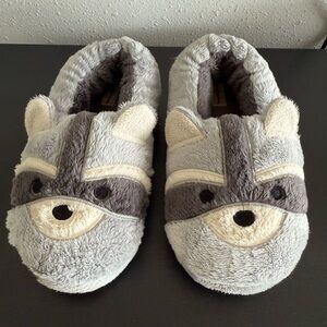 Dearfoams Gray and Cream Kids Slippers